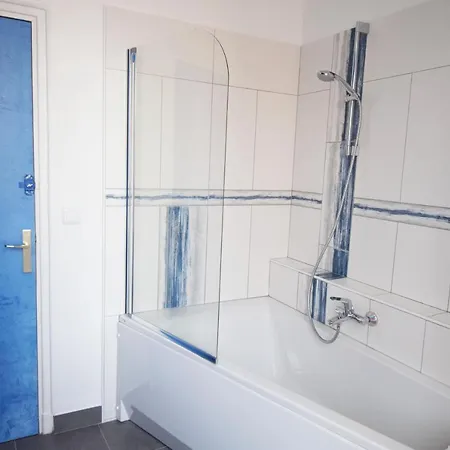 ベッド・アンド・ブレックファスト Art 3*