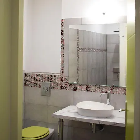 ベッド・アンド・ブレックファスト Art