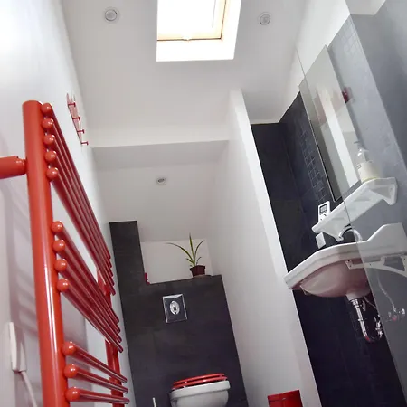 ベッド・アンド・ブレックファスト Art 3*