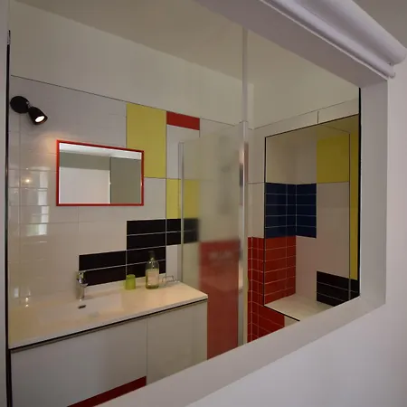 ベッド・アンド・ブレックファスト Art